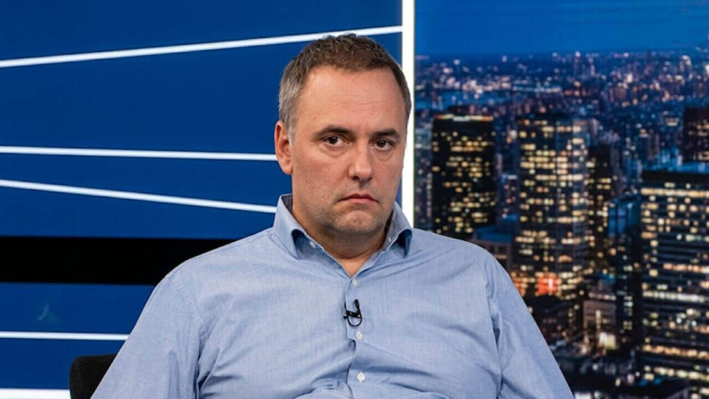 Ven, así lo quieren, contrariado, casi a punto de hacer puchero, un viajecito a Punta en Jet privado, quién no lo hizo