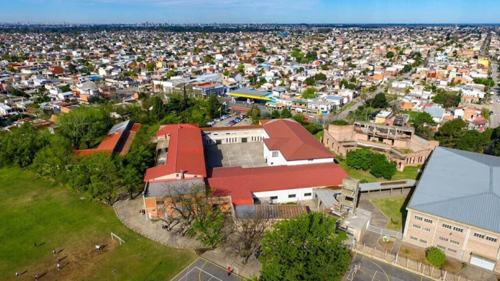 Vista aérea del Colegio Monseñor Solari, nada despreciable y muy cotizado en la zona
