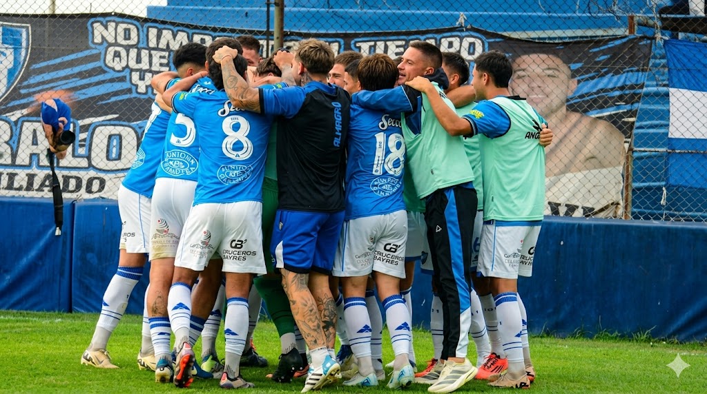 Y claro, el plantel de Almagro festejó con los suplentes incluidos