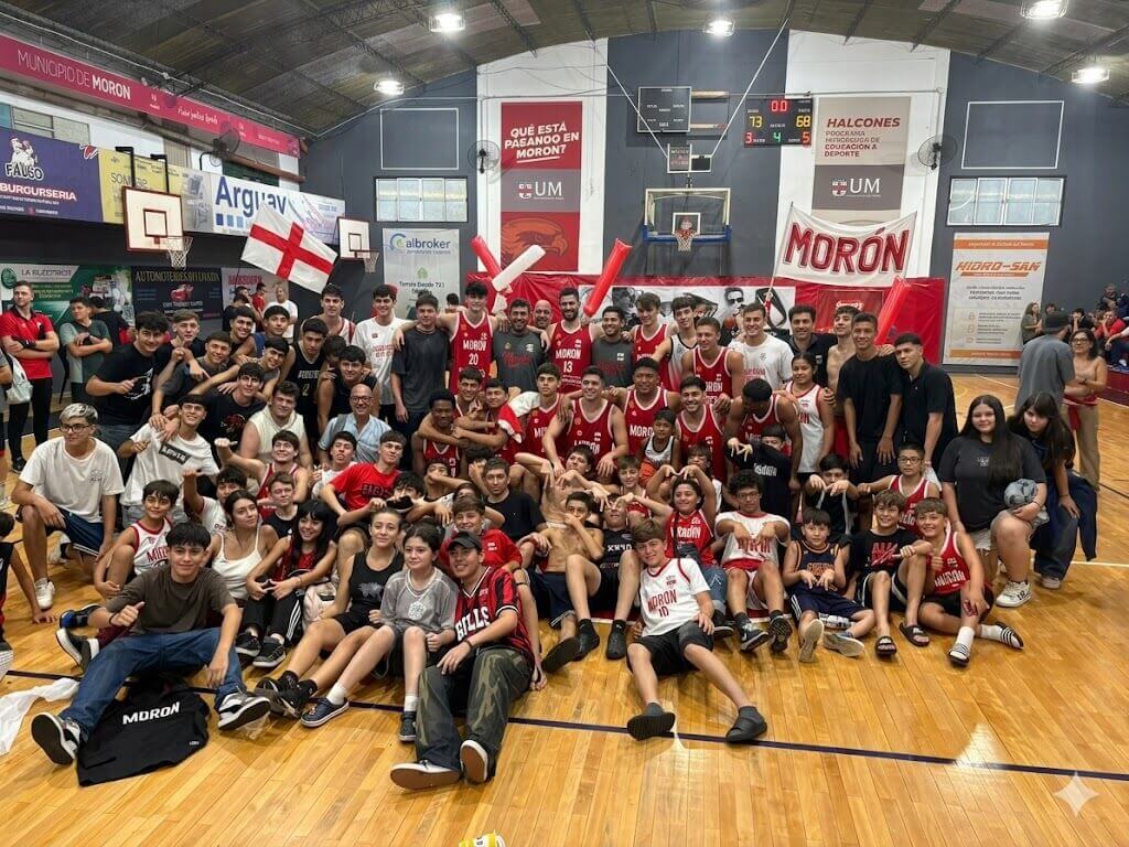 Y la futo grupal, hinchas, niños, niñas y jugadores