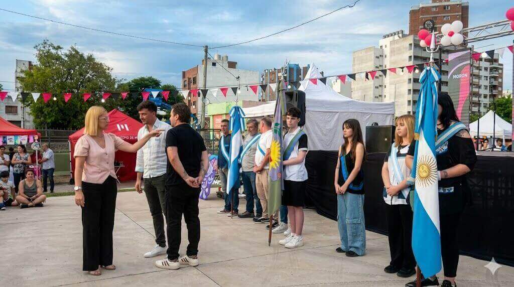 Un alto en la inauguracion de lo que fue es la Plaza Viejo Urbano