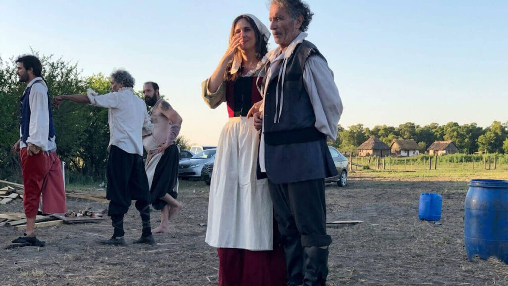 No llores por mí Inglaterra es una comedia con un eje central: la invención del fútbol durante la primera Invasión Inglesa