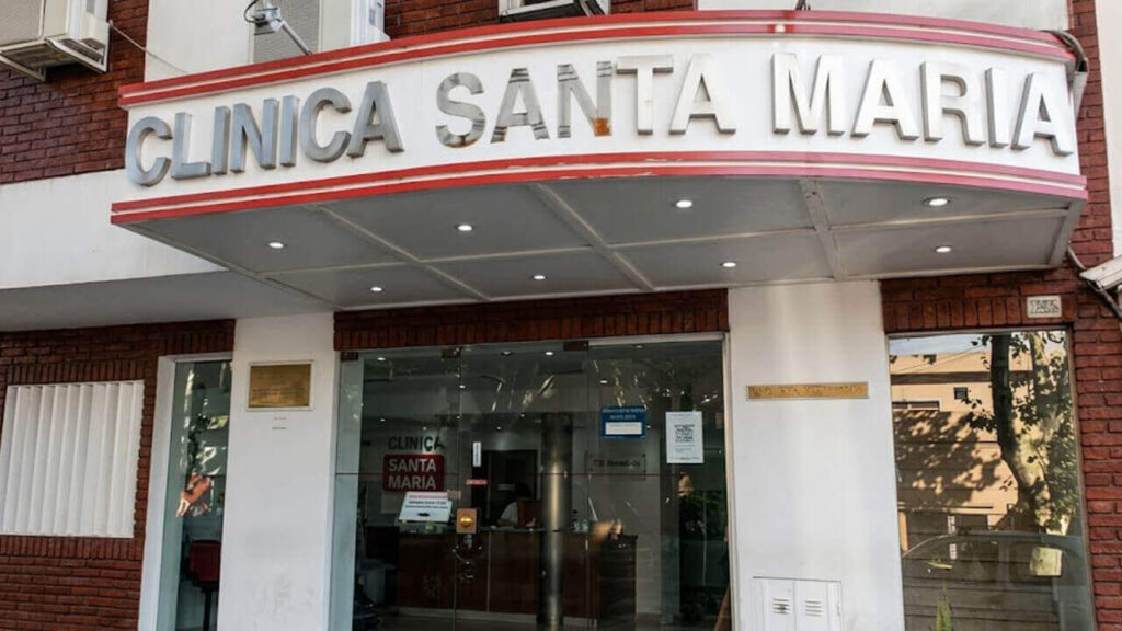 La fachada de la Clínica Santa María de Villa Ballester en donde entró en la crisis moral que existe en la salud