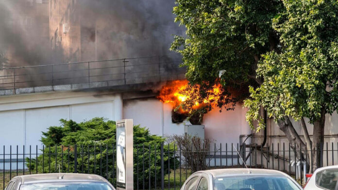 El Edificio Libertad de la Marina sufrió un incendio de magnitud con 75 evacuados