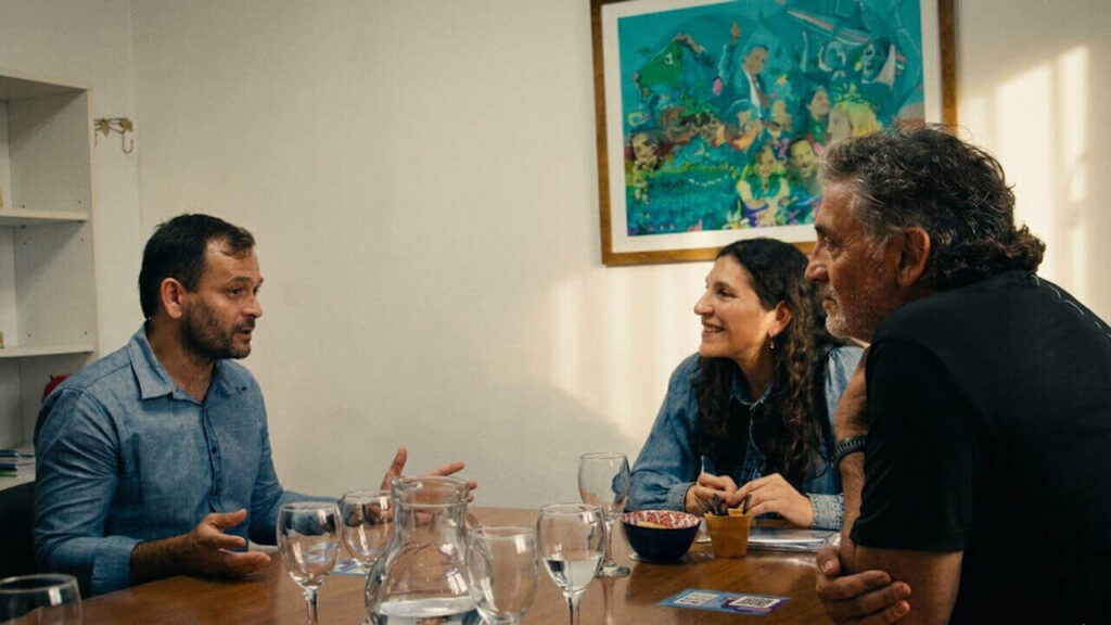 Akerman, exfutbolista profesional, Macha y José María Vittorio iniciando el trabajo de  deporte con inclusión