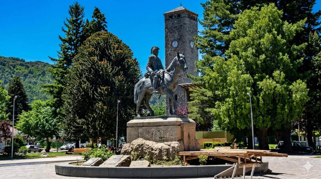 Y acá la obra terminada, la original, hecha por el mismo artista, en San Martín de los Andes
