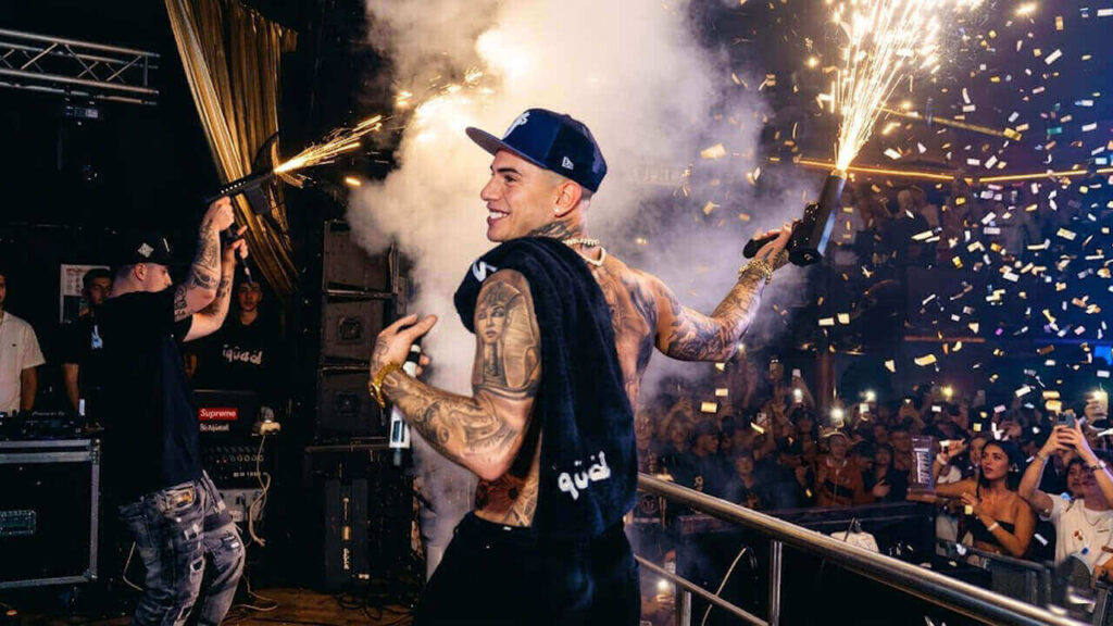 A la hora de los shows, Daniel Bellini no se privaba de nada, desde performance con réplicas hasta shows eróticos