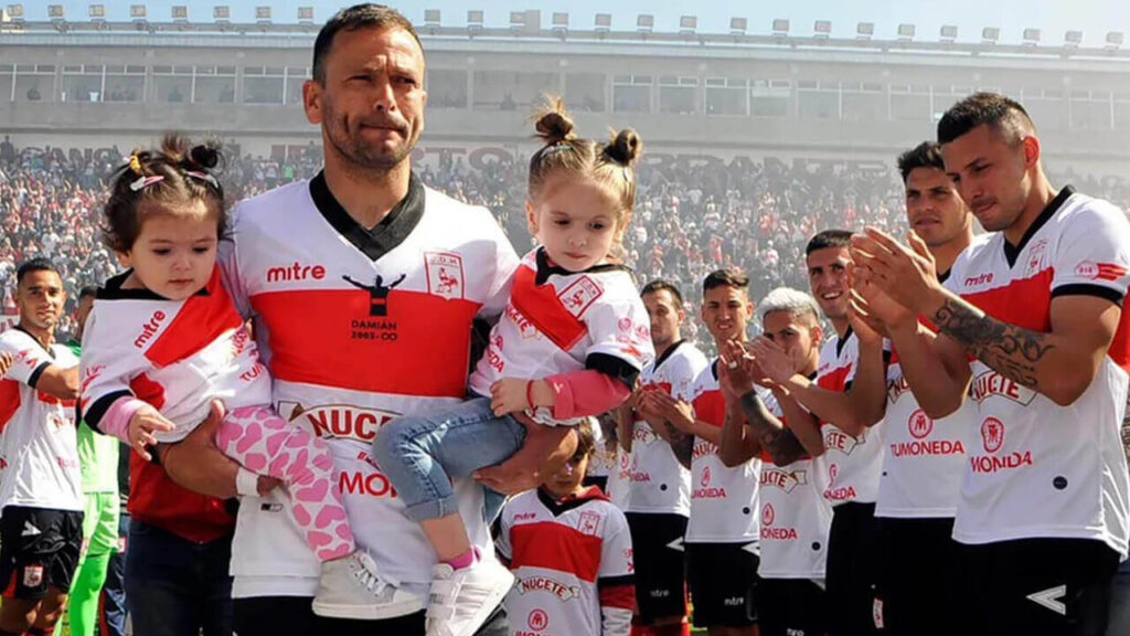 El día que se retiró Damián Akerman: a cancha llena y con lágrimas en los ojos