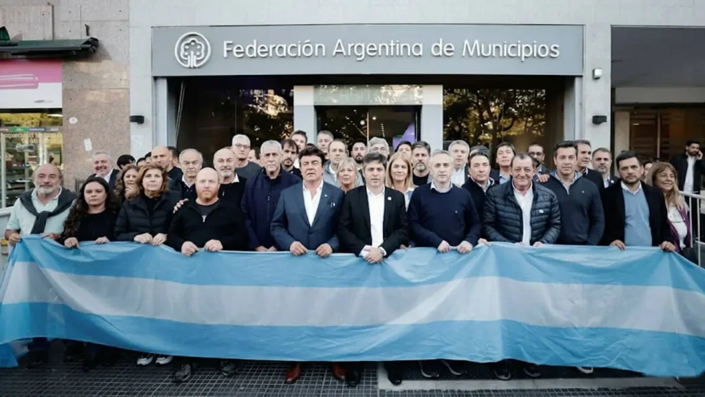 Axel Kicillof y los intendentes se quejan porque el ajuste ya tiene cifra y golpe la mesa de los bonaerenses