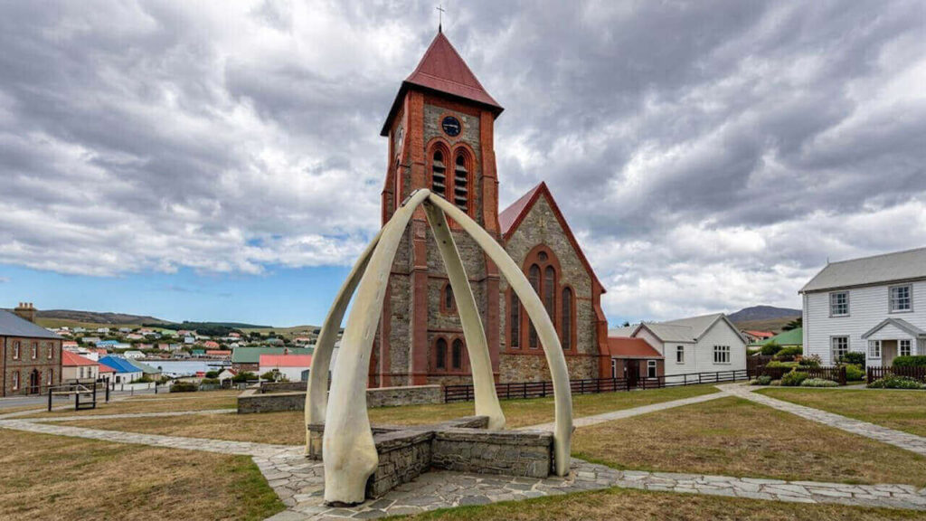 Christ Church Cathedral tiene una suerte de monumento hecho con mandíbulas de balleñma azul