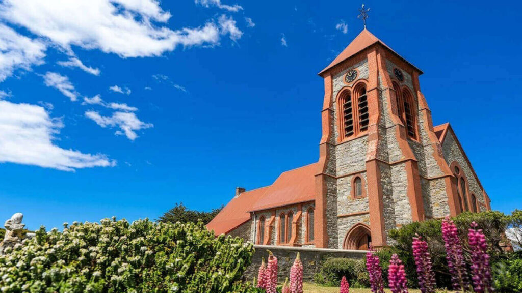 Christ Church Cathedral y vista contrapicado, sirve para reconstruir la memoria sobre Malvinas