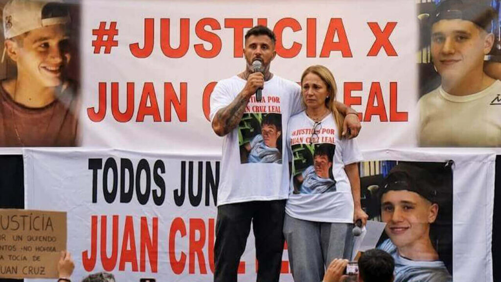 Cuando Cecilia Otero y Diego Leal sobre el escenario pidiendo justicia por Juan Cruz
