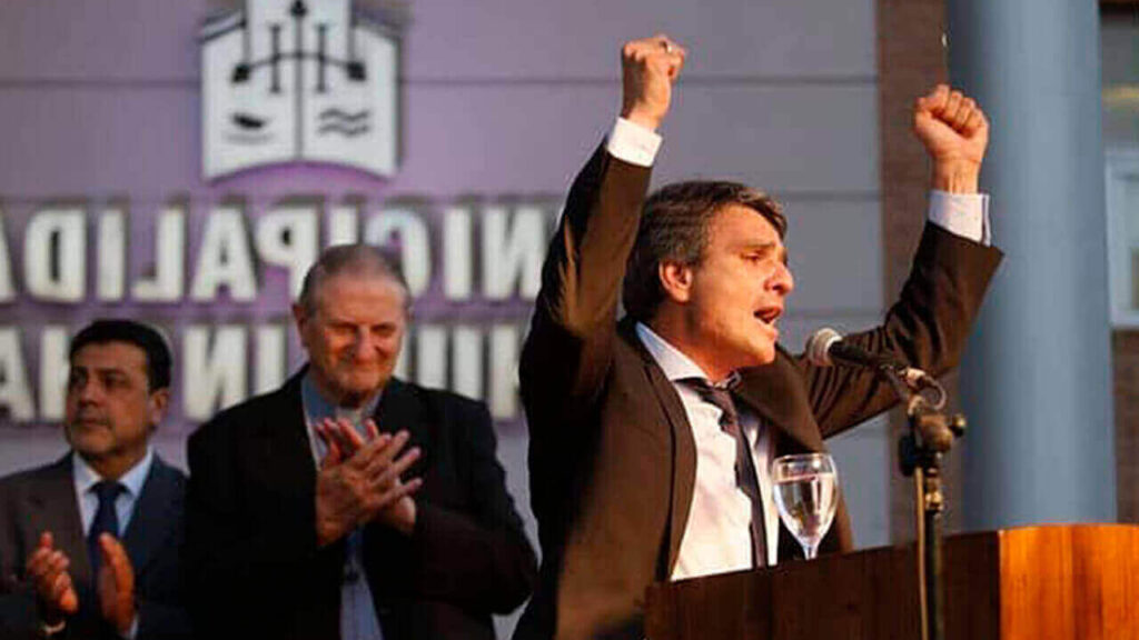 Juan Zabaleta baja línea por Kicillof. Diciembre de 2015, la asunción de Juan Zabaleta como intendente.