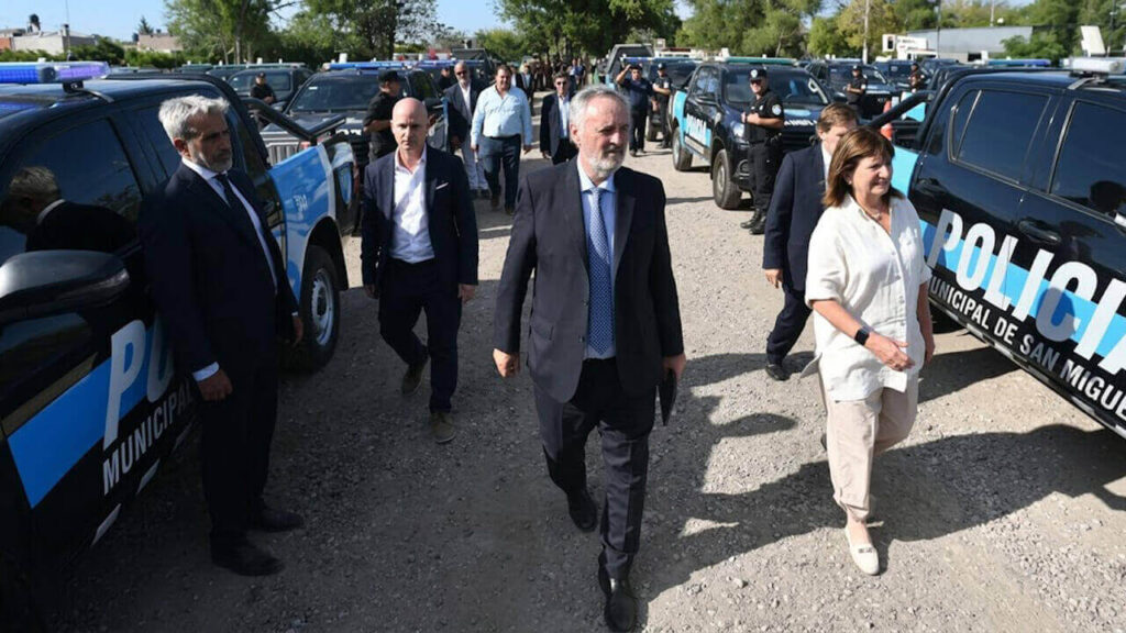 El día en que Joaquín de La Torre y la entonces Ministra de Seguridad inauguraron la Policía Municipal en San Miguel