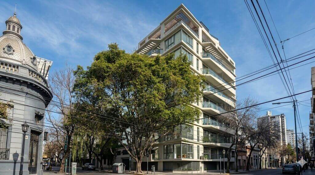 En Ciudad compró de pozo. Ahora Investigan si Adorni suma otra propiedad en Morón