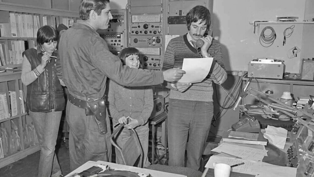 En plena Guerra de Malvinas LU14, la trinchera invisible. La foto original en blanco y negro