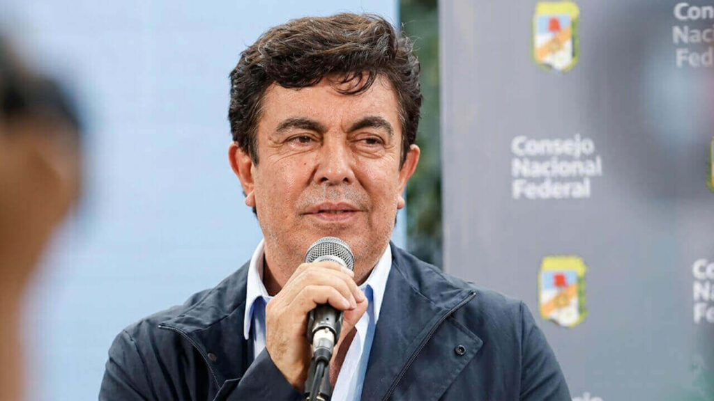 Fernando Espinoza tiene alta imagen negativa, pero maneja el municipio más grande la provincia. Por eso siempre se anota en la carrera por la gobernación aunque con poco respaldo.