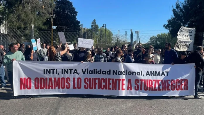 Despidos en el INTI aceleran el conflicto social y el ajuste del estado por donde menos se necesita