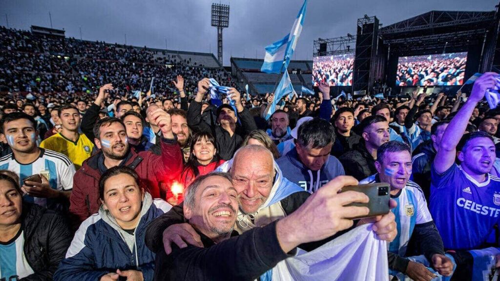 José María Gayoso se aferra a Máximo Kirchner en Morón