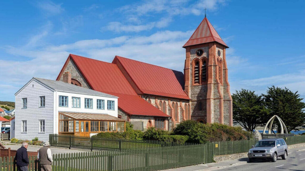 La Christ Church Cathedral en 2024, quedó intacta frente al conflicto bélico