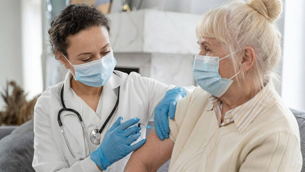 La Vacunacion antigripal 2026 es recomendable en adultos mayores, pacientes con problemas respiratorios y cardíacos