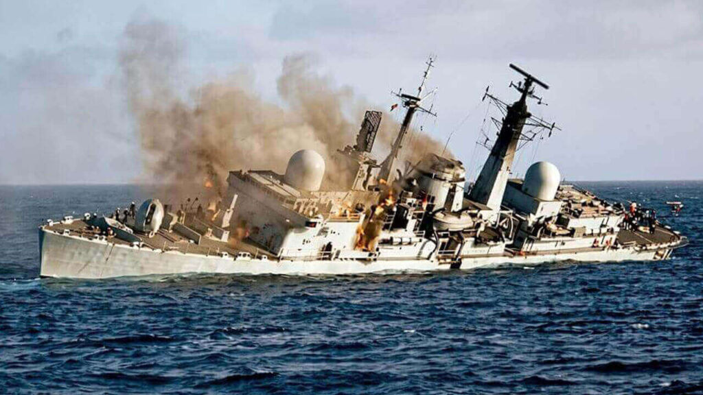 Las Misiones Aéreas HMS Coventry hundiéndose tras ataque argentino en Malvinas