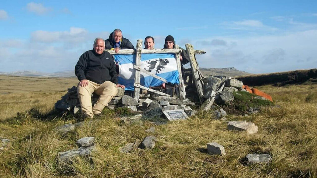 Morón y Malvinas 2026: Los ex combatientes Gabriel Espir, Ricardo Díaz, Roberto Cortese y Jorge Martinolli, volvieron a Malvinas en el año 2013