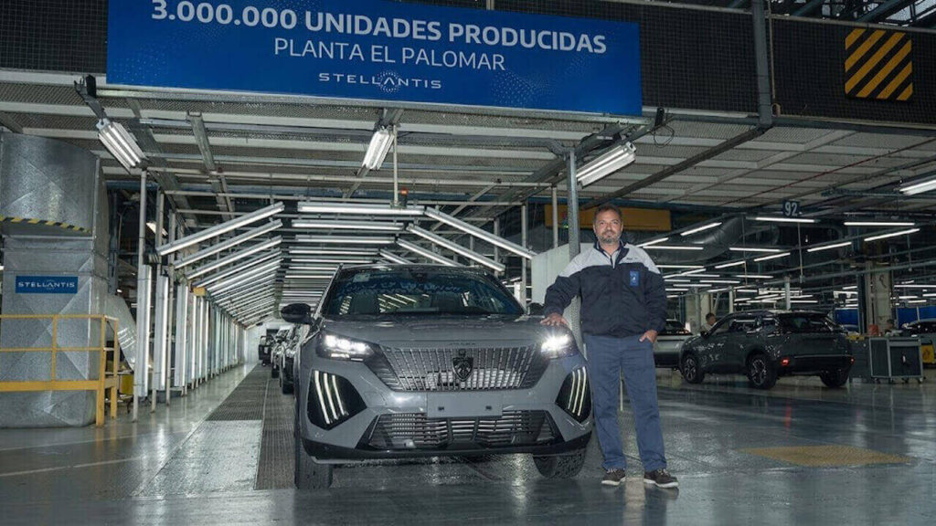 Luego de tres millones de unidades producidas, se frenó Stellantis