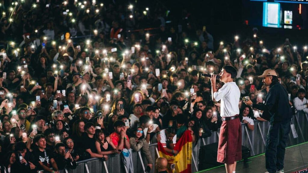 Milo J en un uno de sus shows, letras simples, humildes y profundas