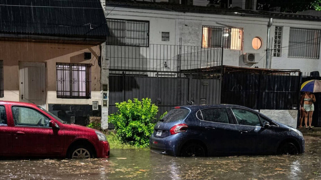 Pronóstico del tiempo en Morón, Hurlingham e Ituzaingó: tormentas esta noche según el SMN y mejora total el domingo con sol y máxima de 30°C.Noche de sábado inestable con lluvias, relámpagos y truenos. El domingo mejora por completo: Noche de sábado inestable pero domingo a pleno solNoche de sábado inestable, a cuidarse, salir preparado y evitar el asilamiento