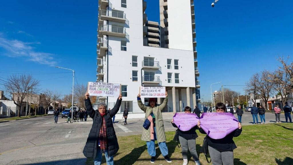 Otro grupos de vecinos de Avellaneda intentando enteder qué ocurrió, se cayó el Procrear y nadie les dio una explicación