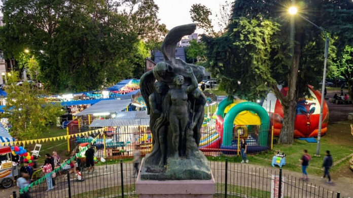 Villa Sarmiento festeja en la Plaza Alsina