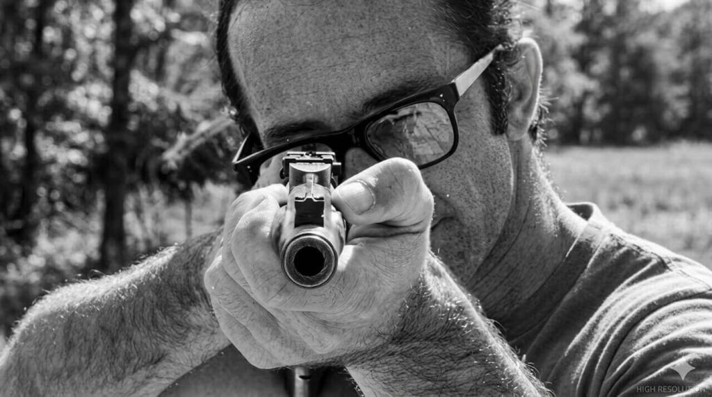 Rodolfo Walsh se recluyo en el Tigre en épocas de la dictadura y murió en una cita cantada, no usó armas sólo para cazar y alimentarse en momentos en el que exponerse era jugarse la vida