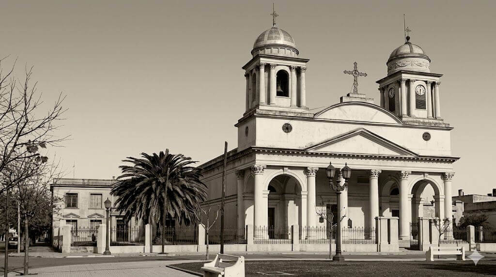 Semana Santa Argentina y la Catedral de Morón. Fue eje de la conmemoración a principios del Siglo XX. Carrozas que iban y venían. La Plaza y su peregrinación.
