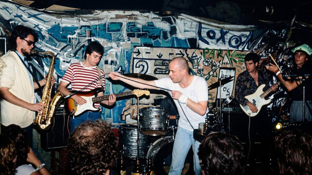 Sumo, con Luca Prodan a la cabeza, en Café Einstein, sobre la Avenida Córdoba a metro de Peyrredón en CABA