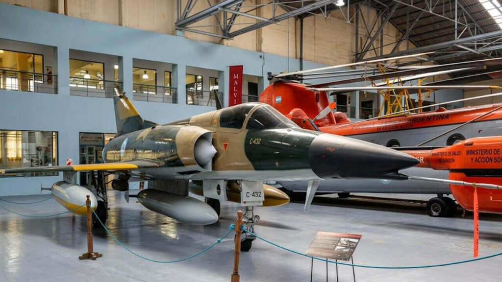 Un Caza Dassault Mirage IIIEA C-432 en el Museo Nacional de Aeronáutica utilizado durante la Guerra de Malvinas de 1982
