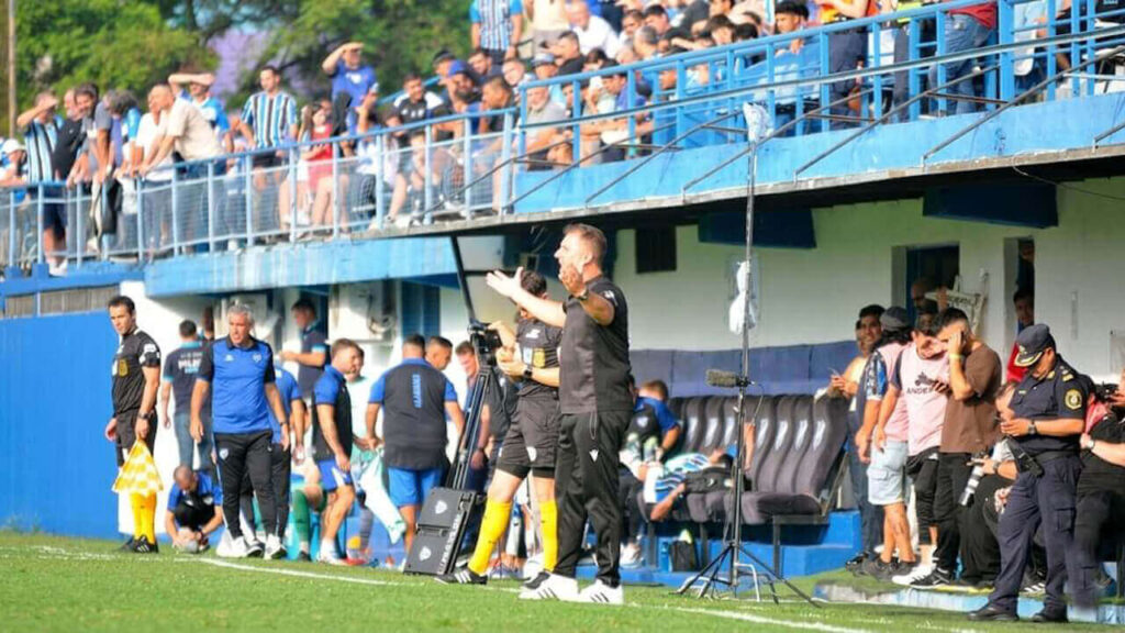 Morón recibe a Colón y seguro que Walter Otta dará una instrucción tras otra desde el banco