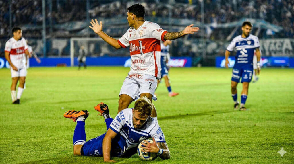 Deportivo Morón quedó eliminado de la Copa Argentina, pero aún esta en carrera. Recuperó la punta en la Zona A y sigue peleando aunque por la vía más larga. 