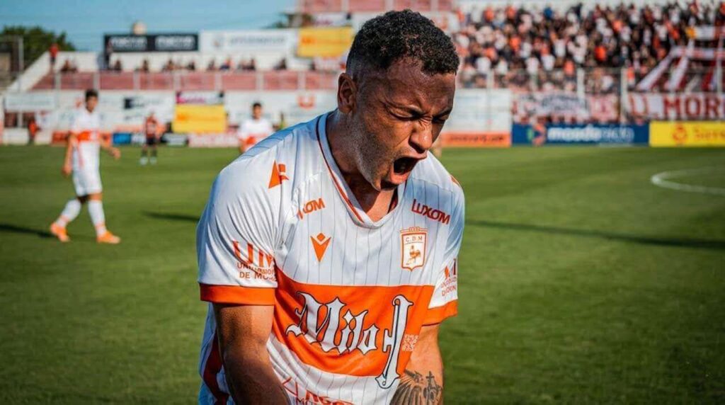 Frente a Colón y de cara a al Copa Argentina, Morón pudo dar el grito de un triunfo contundente