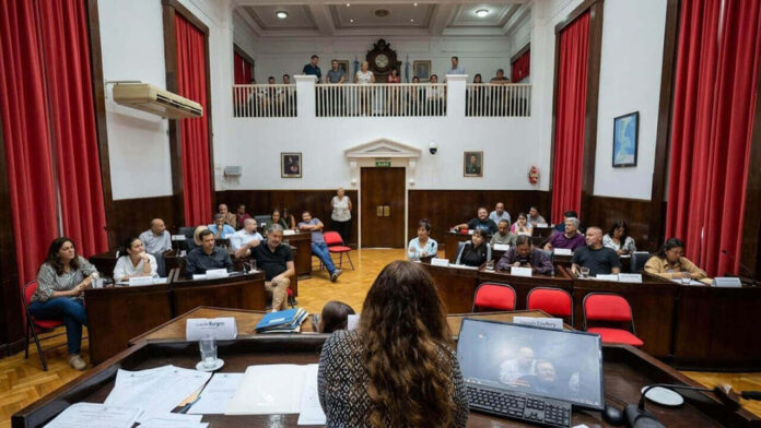 Exigen convocar a paritarias. La idea de dividir el bloque oficialista fue genial.