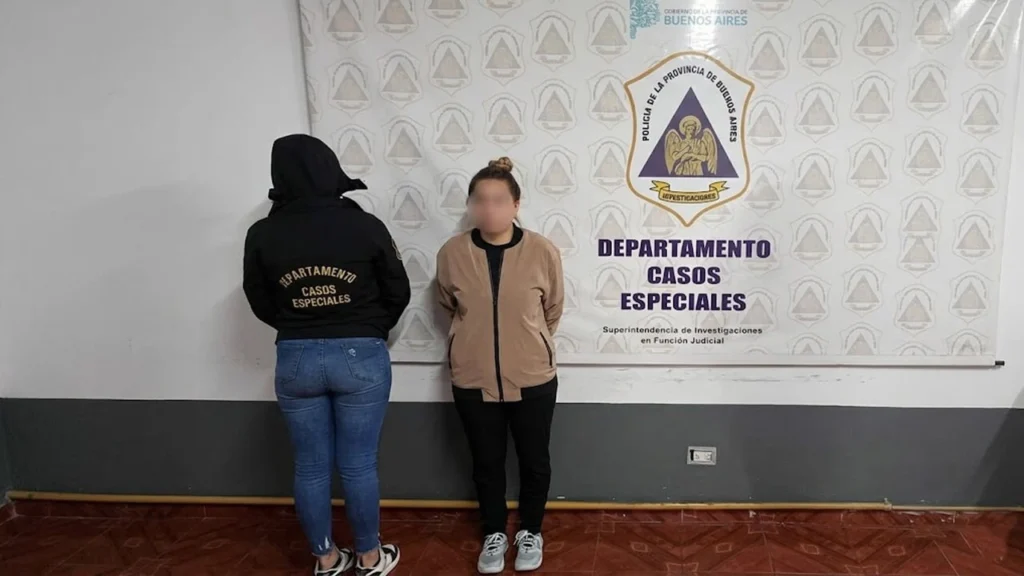 La cuarta sospechosa. Vendían autos robados por Marketplace. Hay 4 detenidos en Morón. Los atraparon a través de las víctimas.