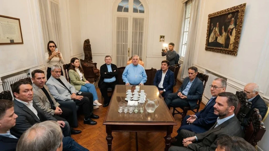 El presidente de la Conferencia Espiscopal Argentina, Marcelo Colombo, recibió a intendentes del conurbano. (prensa episcopado)