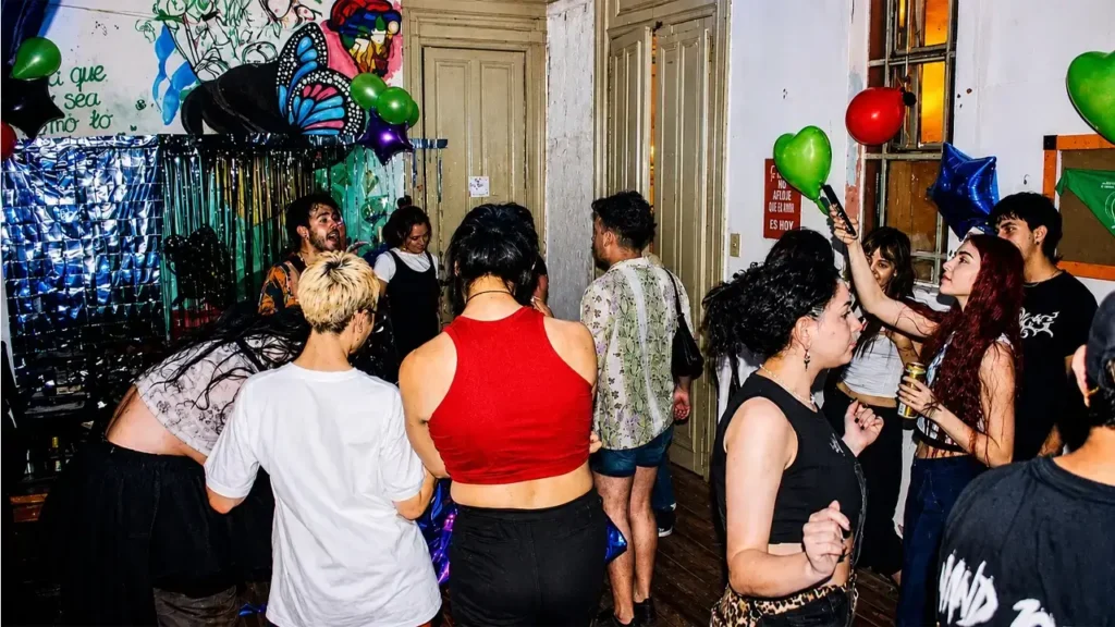 La comunidad de Arte a la Olla en plena concentración