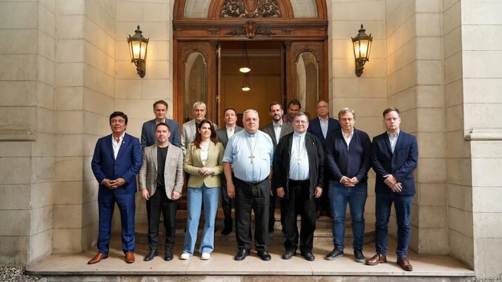 Presidente de la Conferencia Espiscopal Argentina, Marcelo Colombo, con intendentes del conurbano (prensa episcopado)