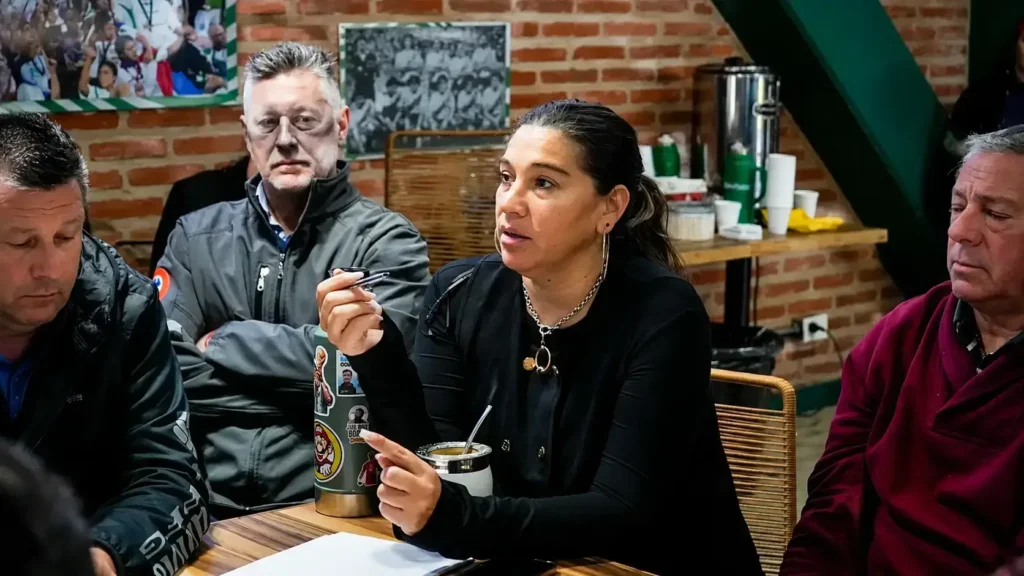 Morón y Lucas Ghi: Estefanía Franco de reunión en reunión armando poder 