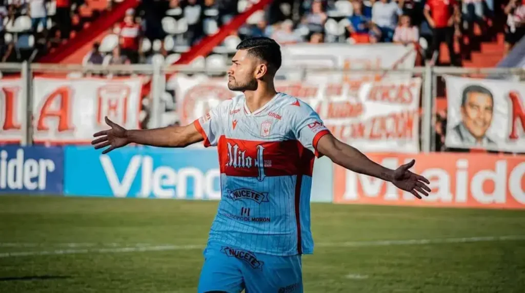 Deportivo Morón comparte la punta pero prefiere la soledad. Mirá la table.