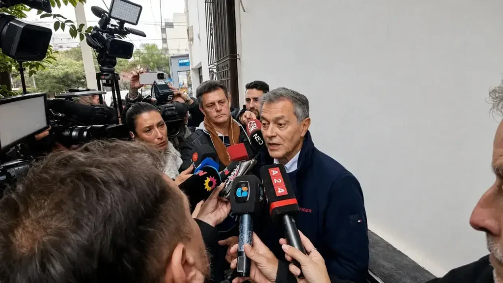 El Fiscal Raúl Garzón antes del descenlace con medios de todos el país. Nunca pudo dar una respuesta clara hasta el deceso de la menor.