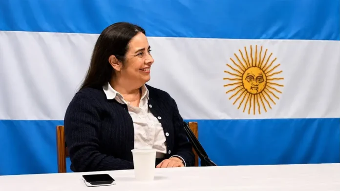 Analía Zappulla de LLA advirtió que una ausencia podría ser considerada una falta grave