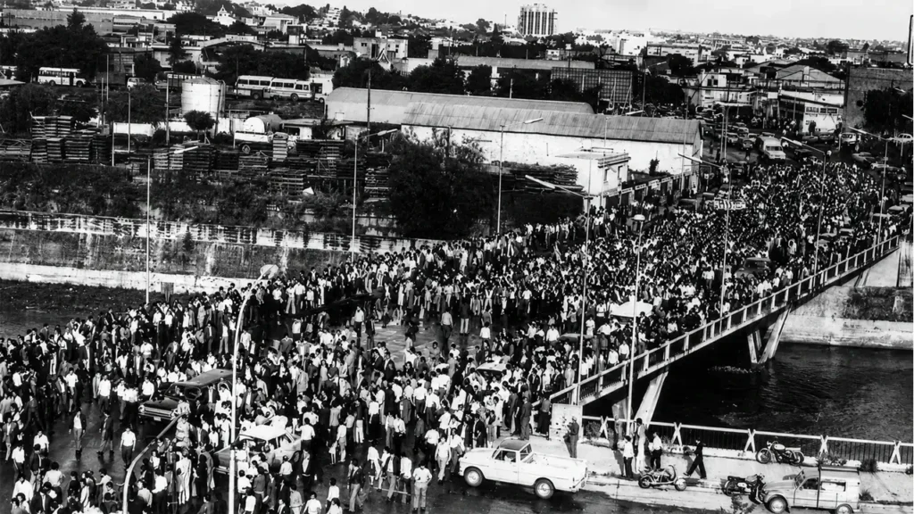 El Cortejo Fúnebre y los 20 mil trabajadores que acompañaron el cuerpo de Agustín Tosco