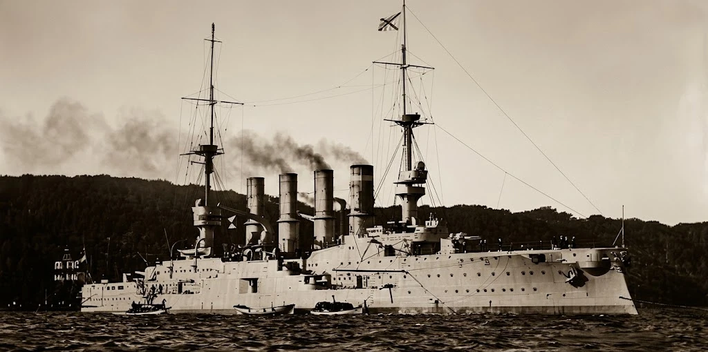 El SMS Gneisenau fue un crucero acorazado (Großer Kreuzer en alemán), de la Kaiserliche Marine alemana, que junto a su gemelo, el SMS Scharnhorst, fueron los antepenúltimo y penúltimo cruceros acorazados construidos en Alemania. Su costo total, ascendió a 19,2 millones de marcos.